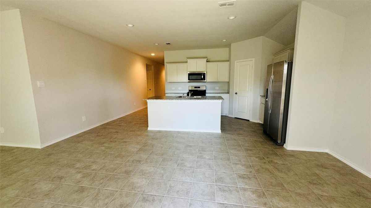 4177 Crooked Bend Dr - Photo 3 of 31