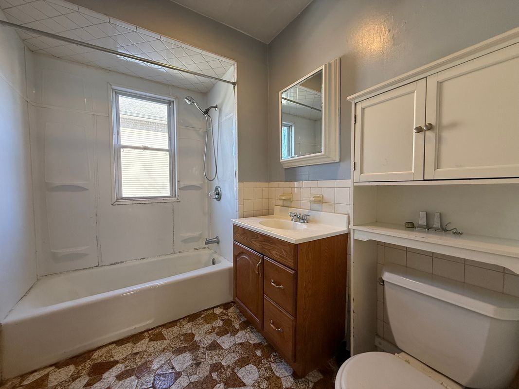 62 Putnam St - Photo 4 of 9