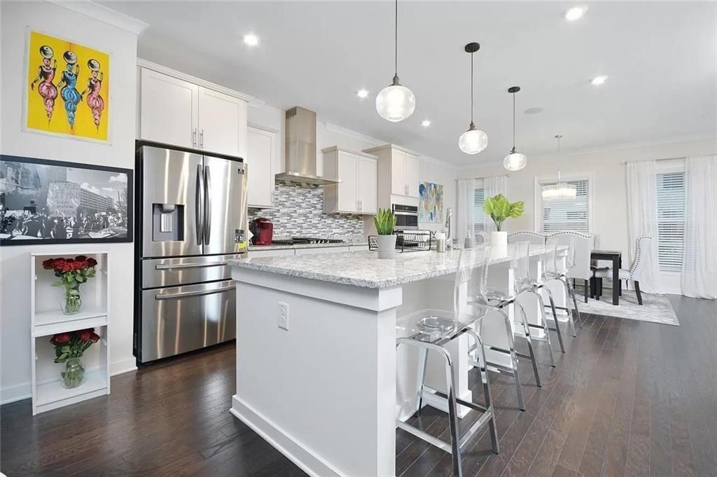 2048 Holtz Ln - Photo 6 of 27