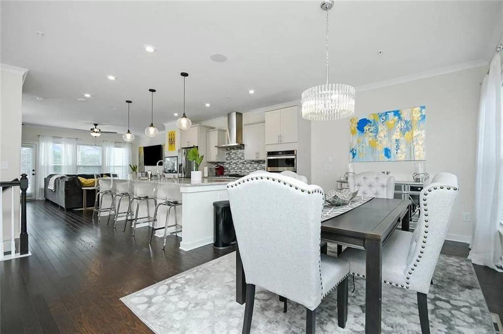 2048 Holtz Ln - Photo 7 of 27