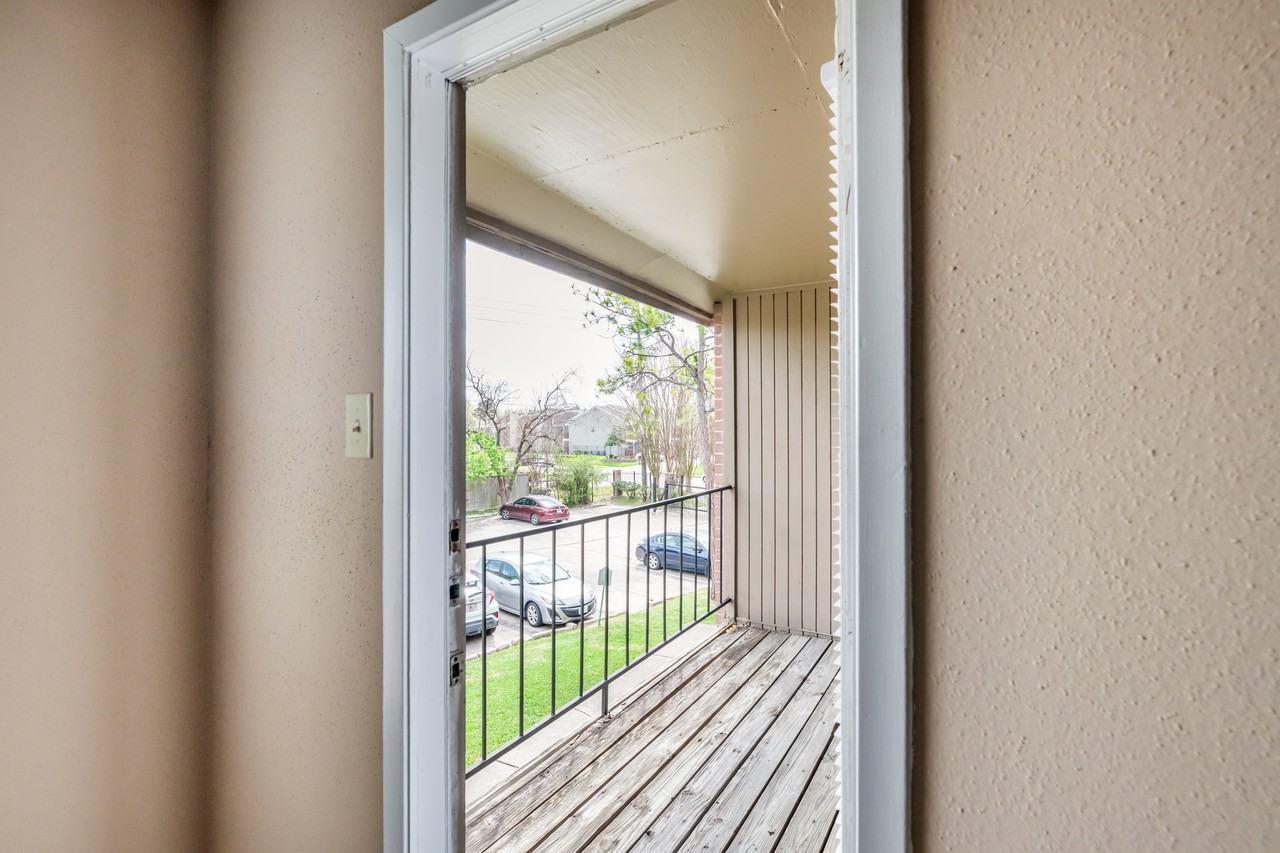 Walnut Terrace - Photo 7 of 26