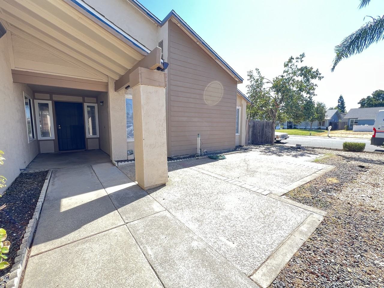3793 Rock Island Dr - Photo 4 of 22