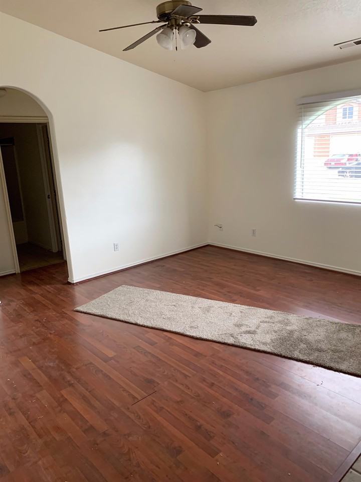 1055 Nw Circle #2 - Photo 4 of 24