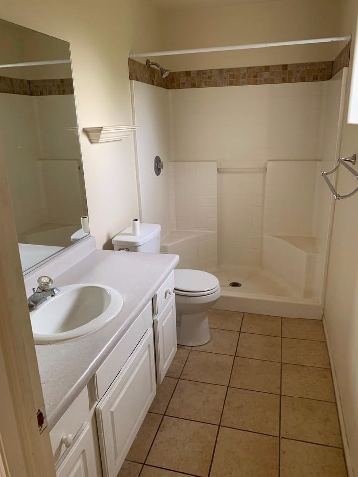 1055 Nw Circle #2 - Photo 7 of 24