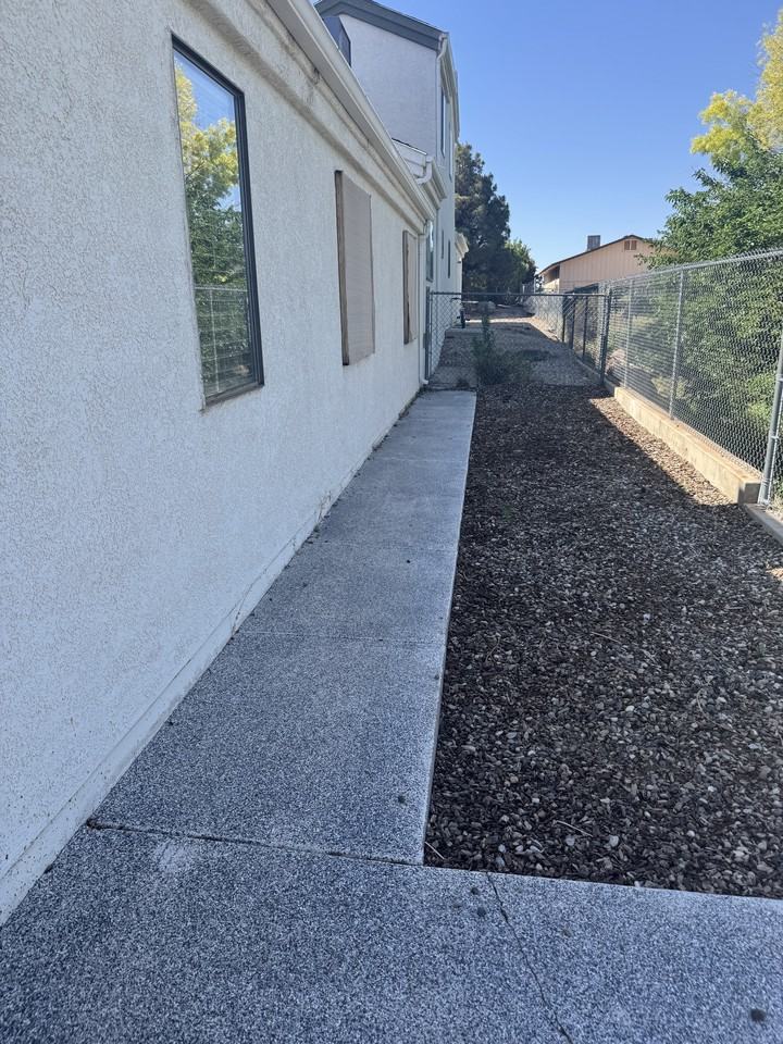 1055 Nw Circle #2 - Photo 4 of 24