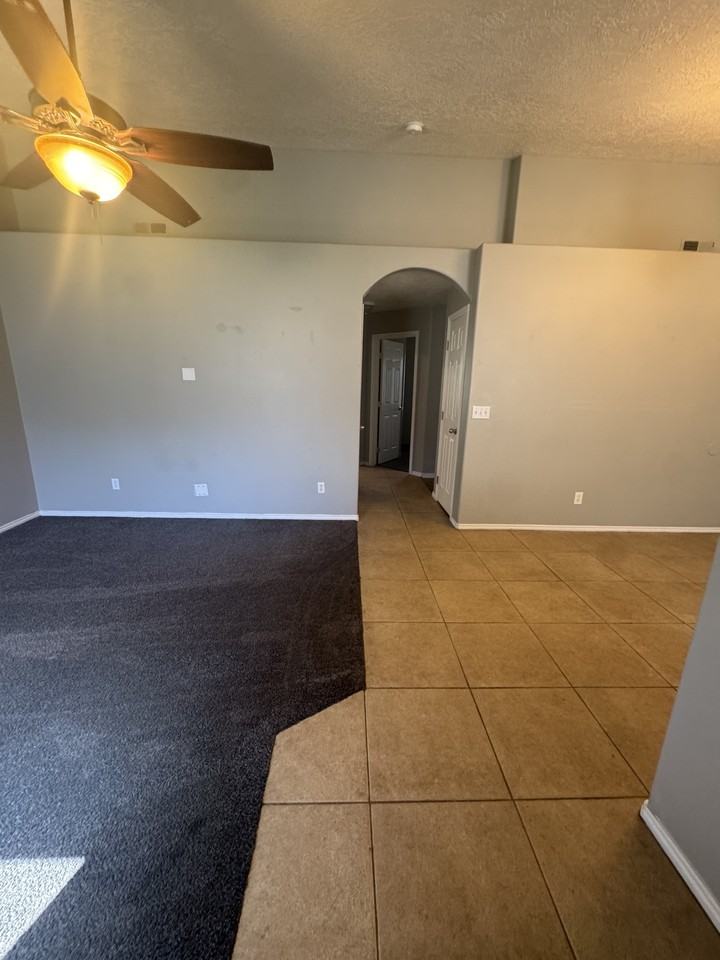 1055 Nw Circle #2 - Photo 3 of 24