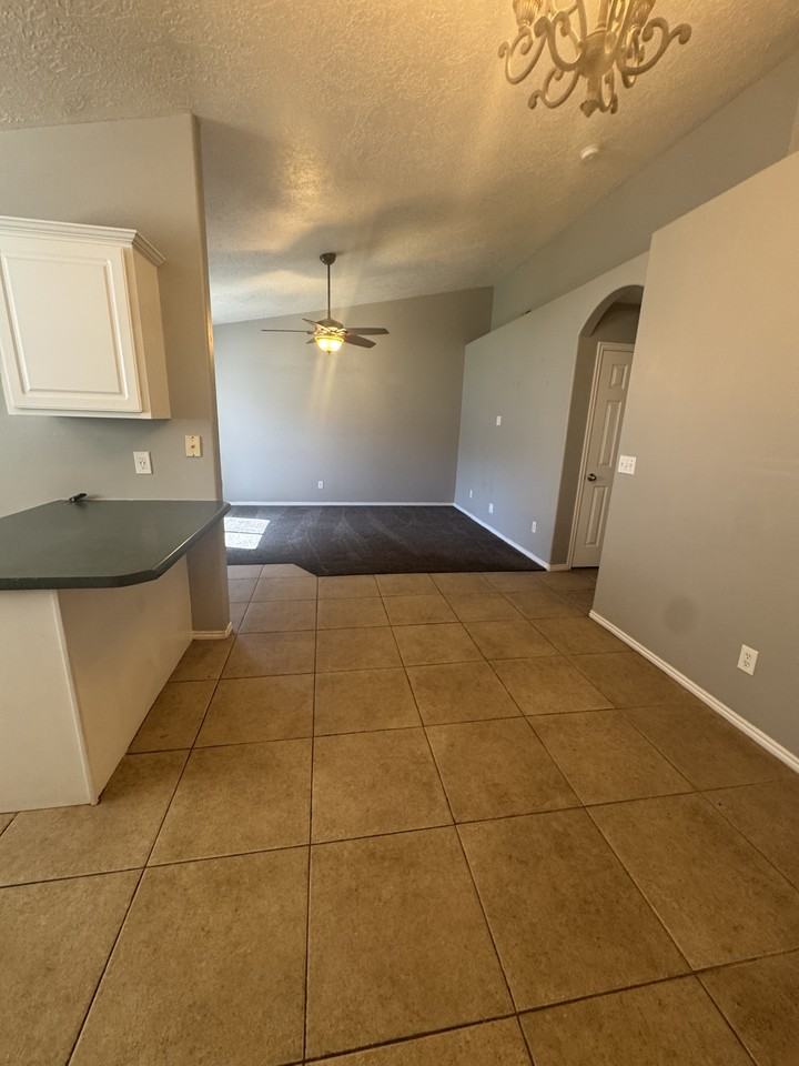 1055 Nw Circle #2 - Photo 5 of 24