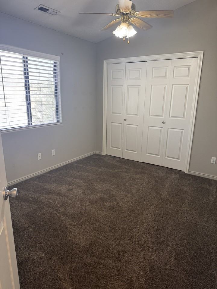 1055 Nw Circle #2 - Photo 7 of 24