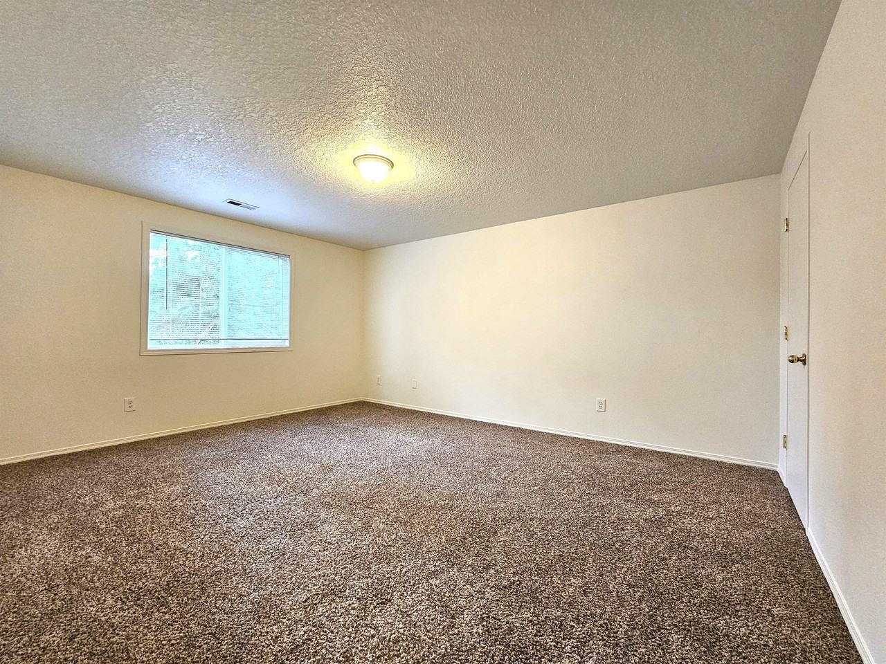 9703 Ne Tenny Creek Dr - Photo 6 of 17