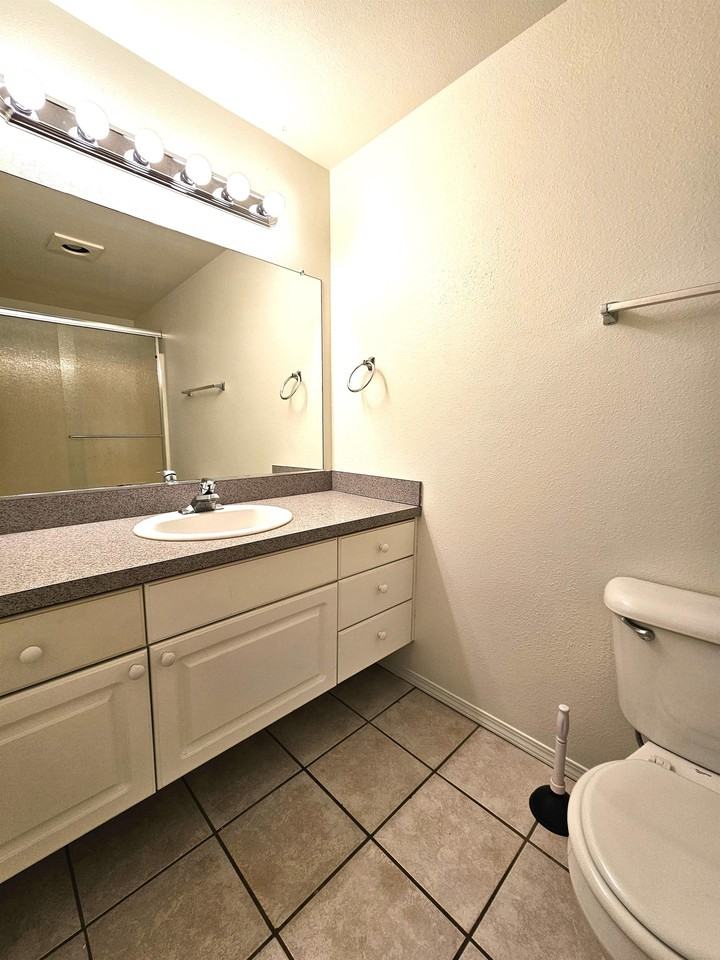 9703 Ne Tenny Creek Dr - Photo 7 of 17