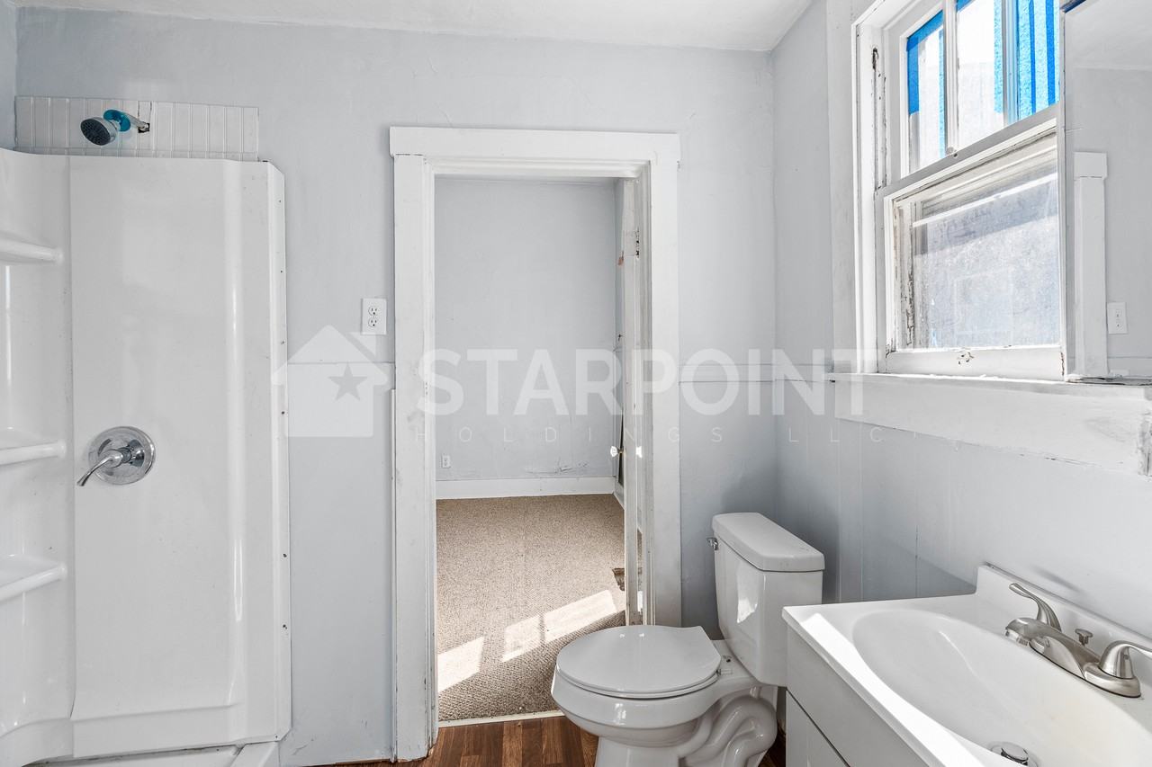 1504 Halford St - Photo 5 of 10