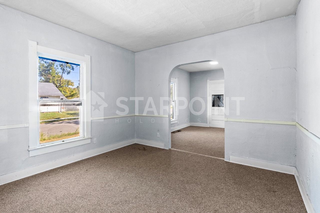 1504 Halford St - Photo 4 of 10