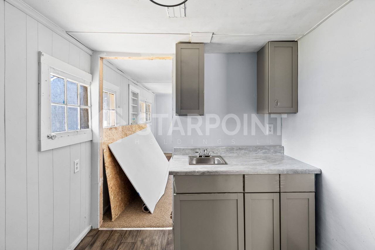 1504 Halford St - Photo 6 of 10