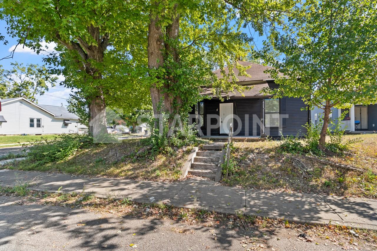 1504 Halford St - Photo 2 of 10