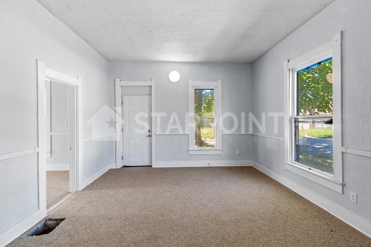 1504 Halford St - Photo 5 of 10