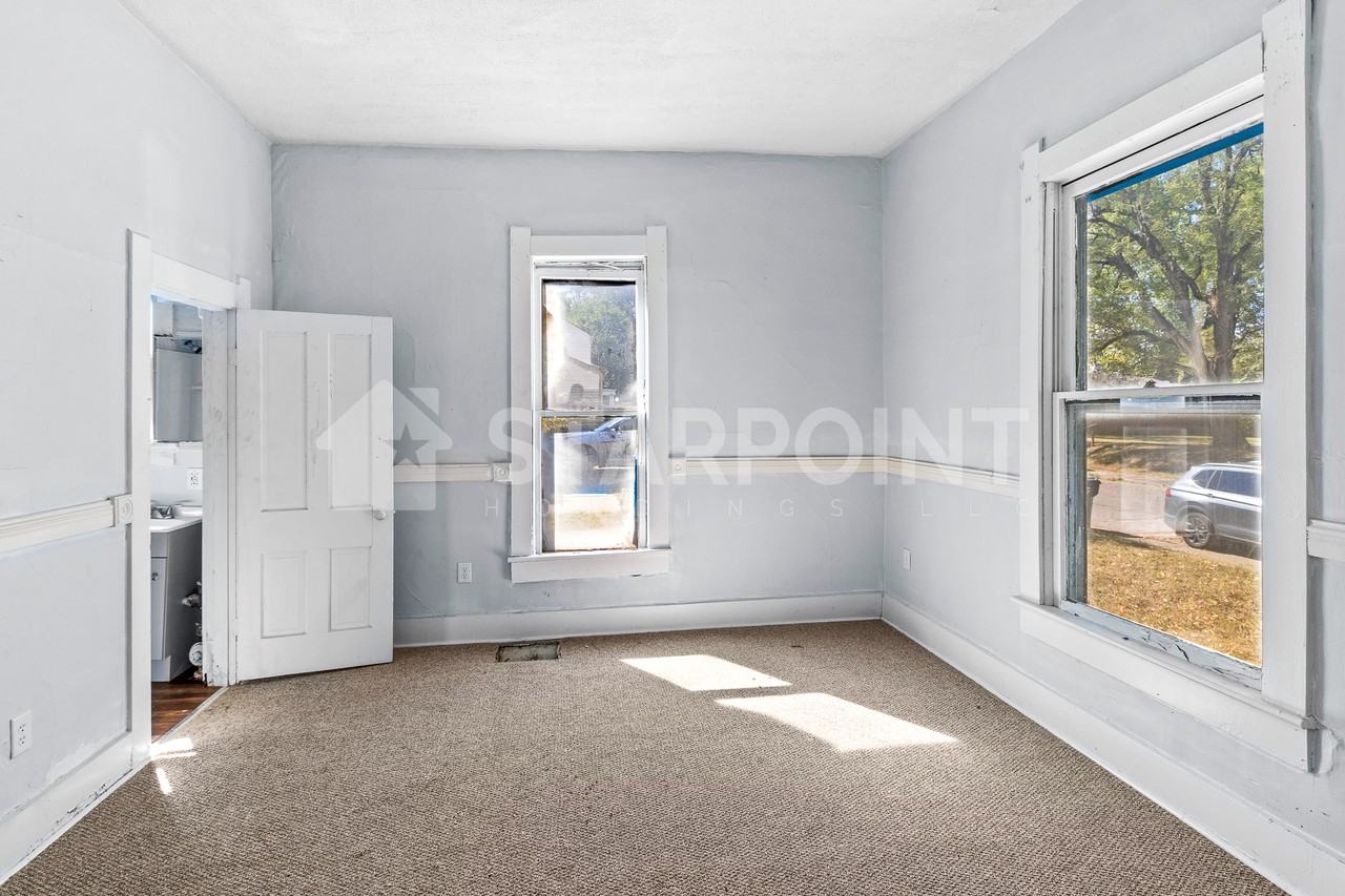 1504 Halford St - Photo 4 of 10