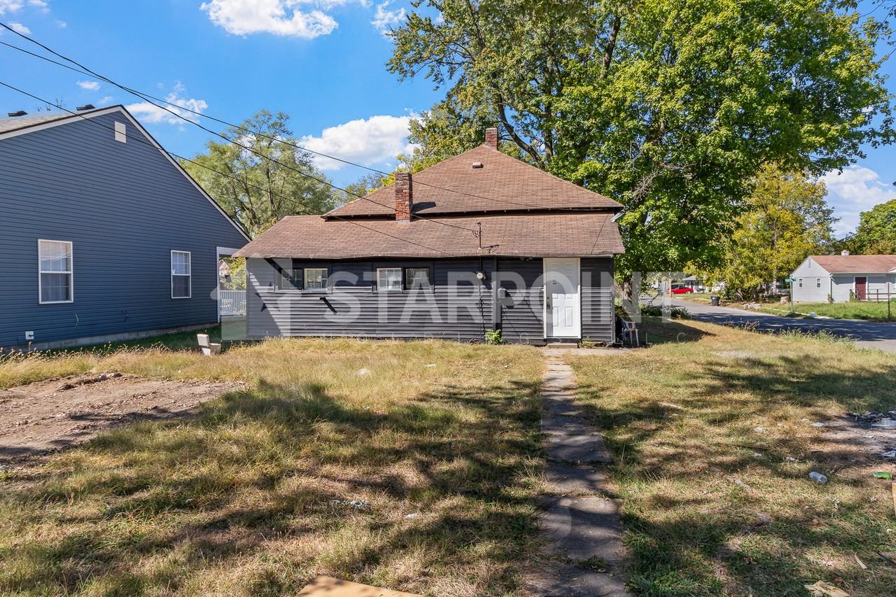 1504 Halford St - Photo 7 of 10