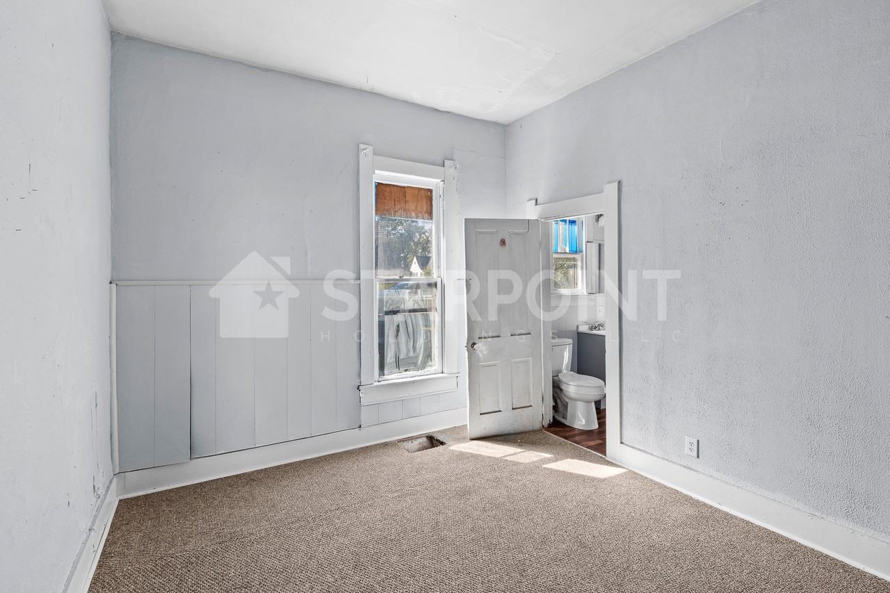 1504 Halford St - Photo 5 of 10