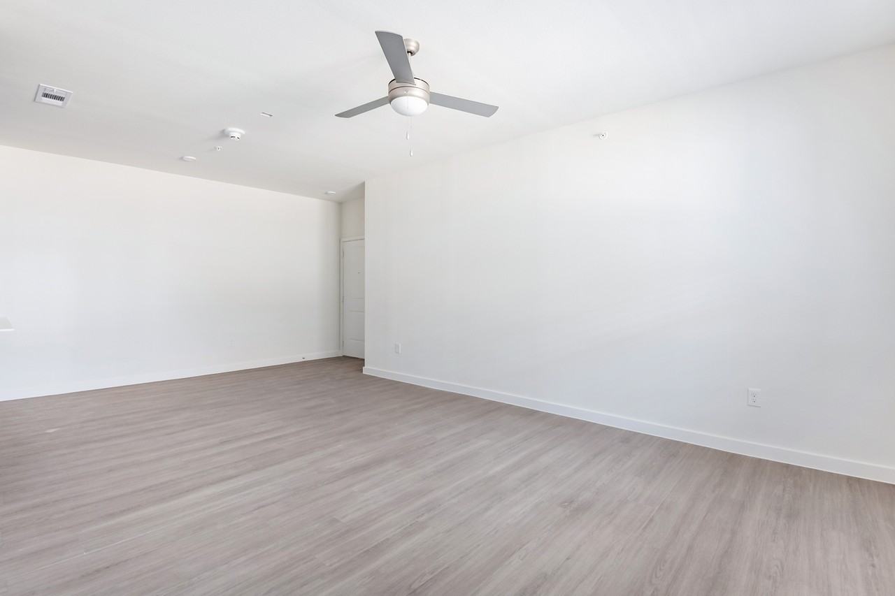 901 Rendon - Photo 6 of 137