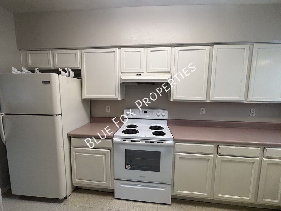 110 W Delano St #2 - Photo 4 of 17