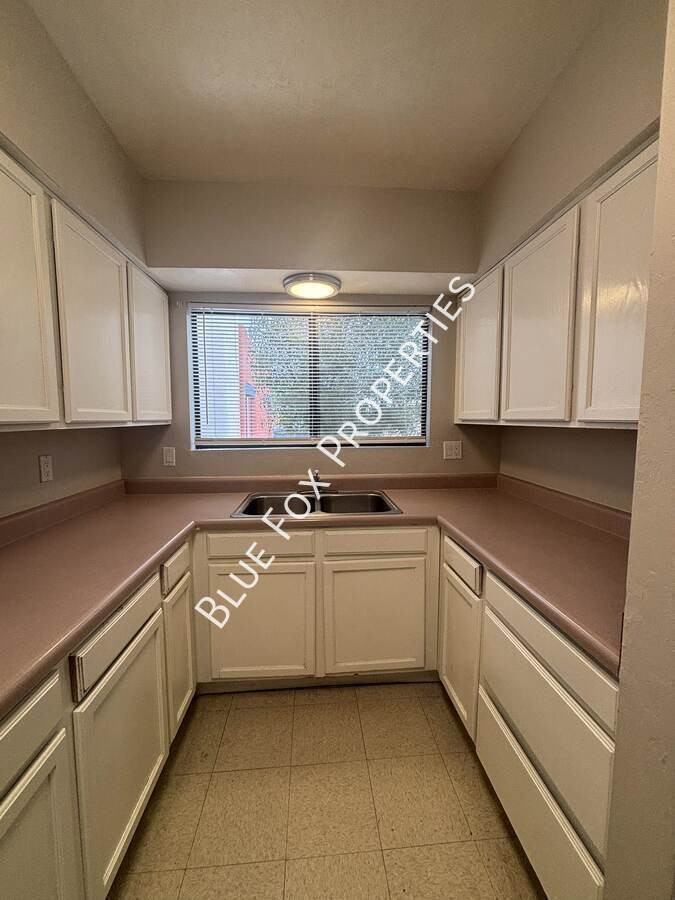 110 W Delano St #2 - Photo 5 of 17