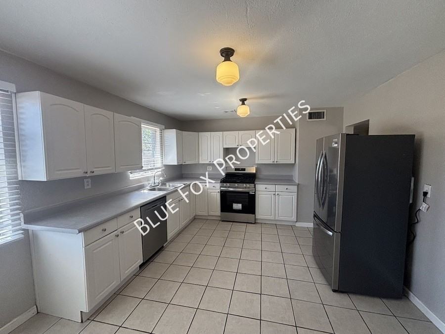 5674 E Eastland St - Photo 2 of 24