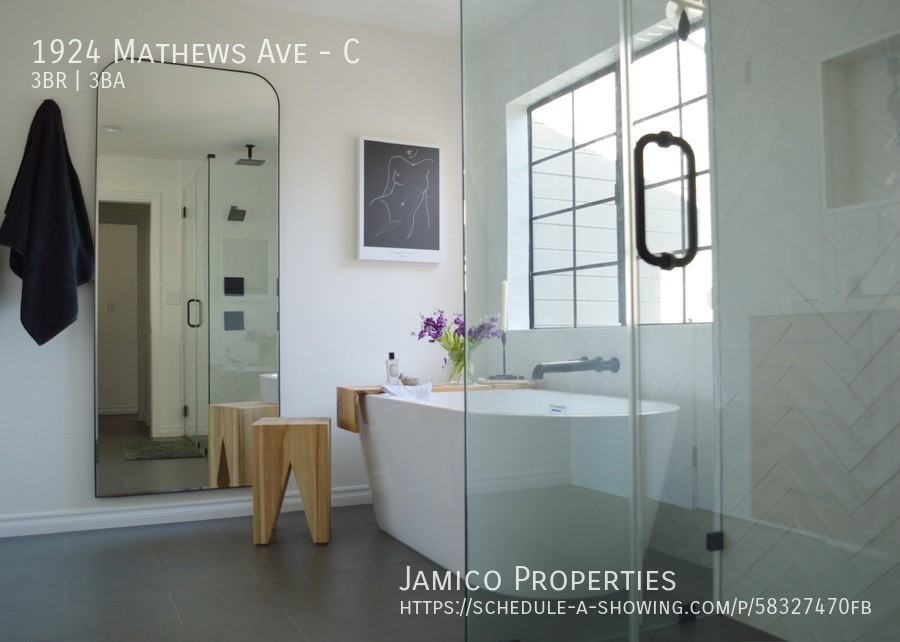 1924 Mathews Ave #C - Photo 4 of 30