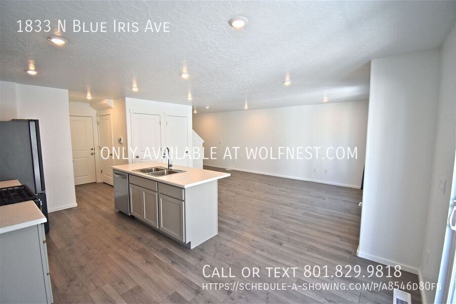 1833 N Blue Iris Ave - Photo 6 of 45