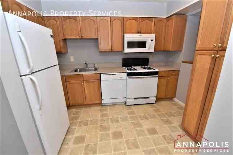 203 Victor Pkwy Apt B - Photo 2 of 20