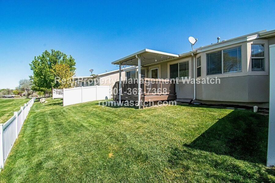 25 Clubhouse Dr - Photo 2 of 18