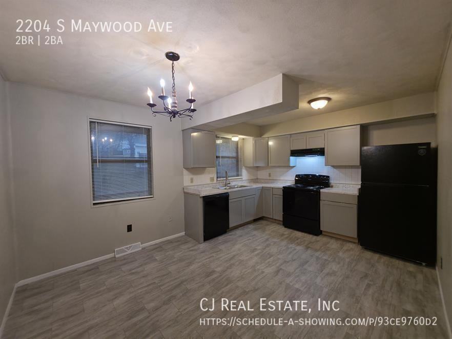 2204 S Maywood Ave - Photo 2 of 11