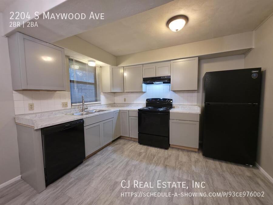 2204 S Maywood Ave - Photo 3 of 11