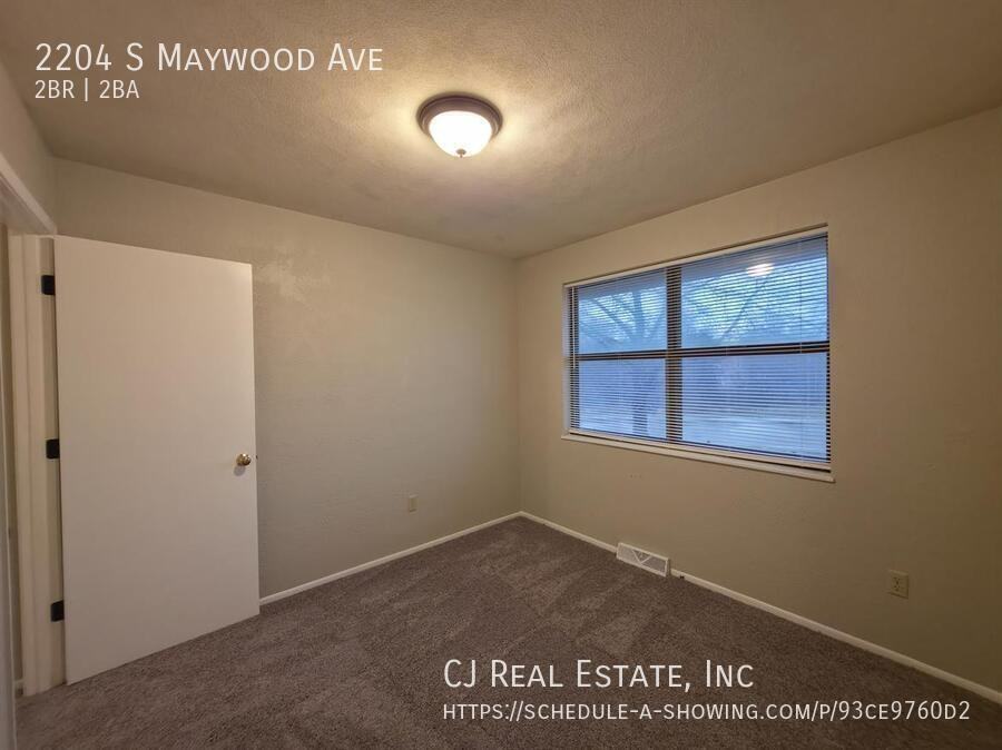 2204 S Maywood Ave - Photo 5 of 11