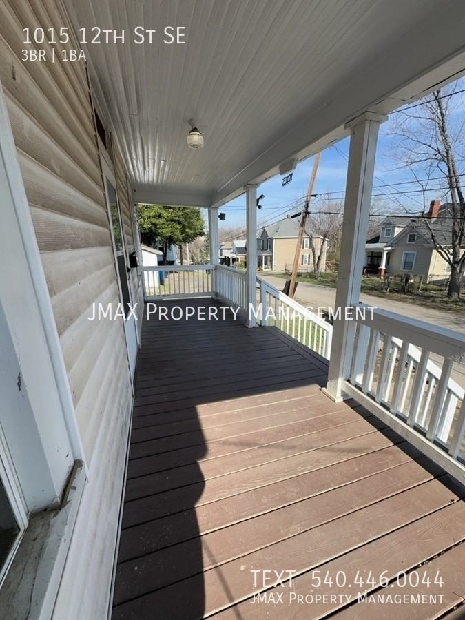 1015 12th St Se - Photo 2 of 11