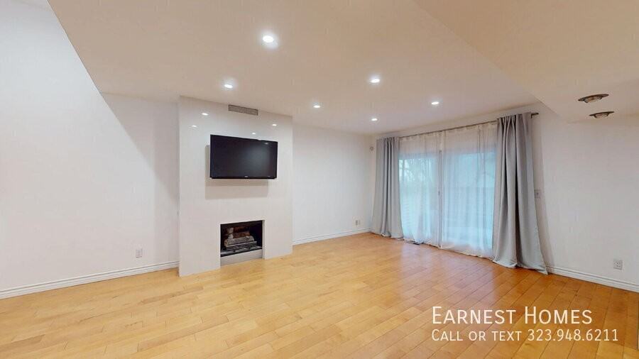 4733 La Villa Marina #D - Photo 2 of 23