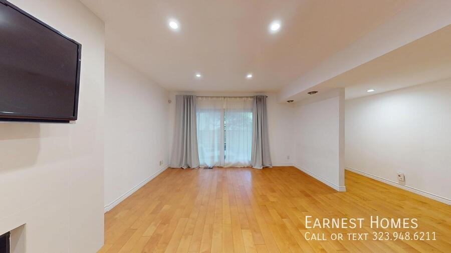 4733 La Villa Marina #D - Photo 4 of 23