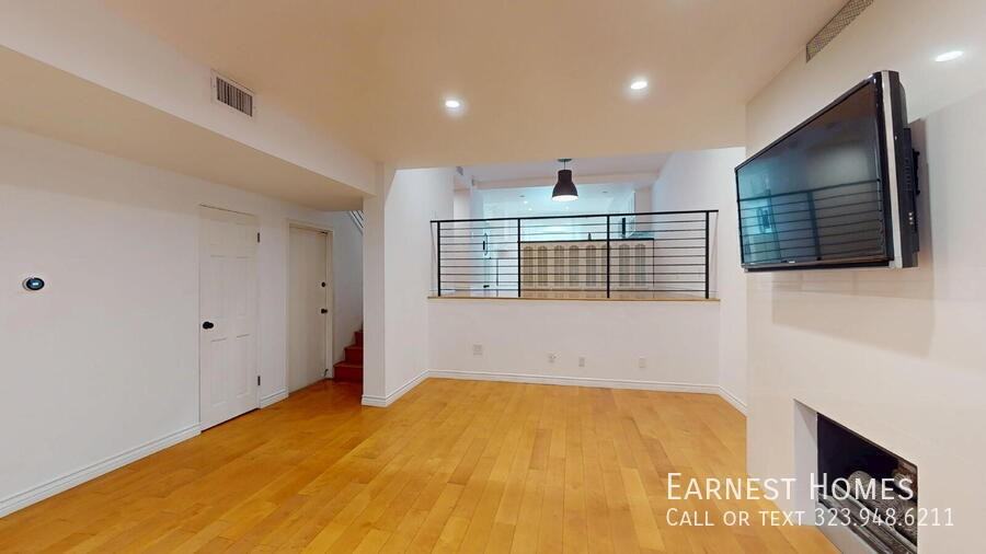 4733 La Villa Marina #D - Photo 5 of 23