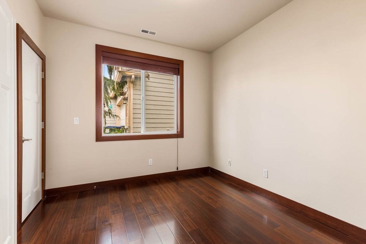 19625 2nd Dr Se - Photo 3 of 19