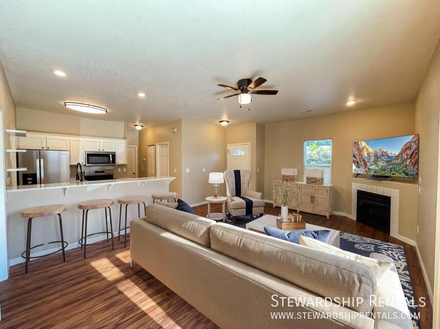 618 E Camden Ln - Photo 3 of 50