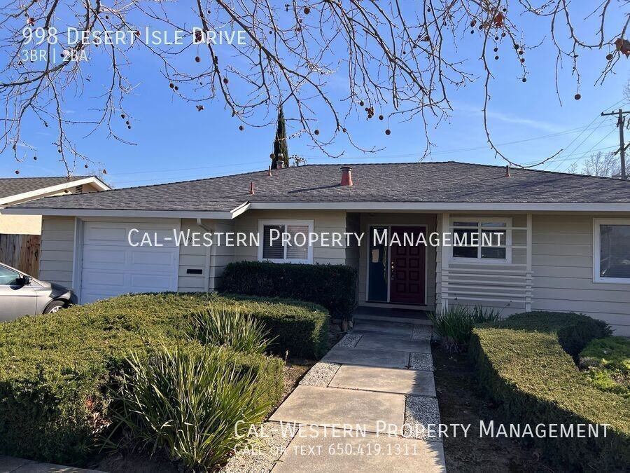 998 Desert Isle Dr - Photo 2 of 8