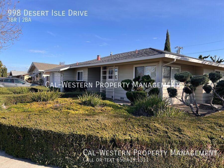 998 Desert Isle Dr - Photo 3 of 8