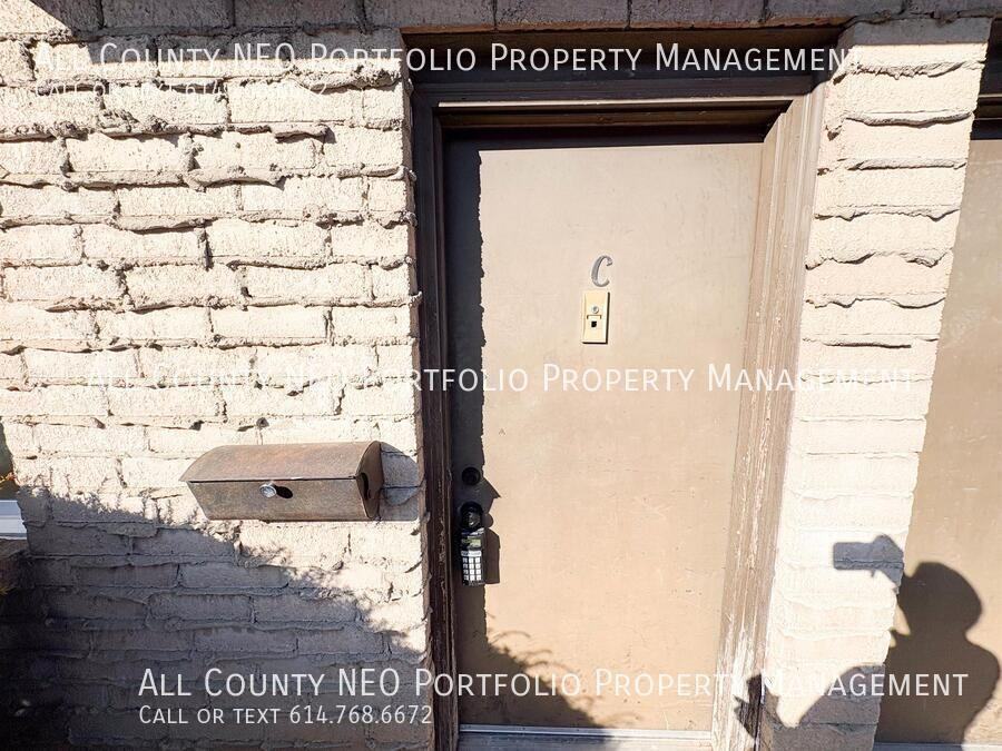 376 Woodland Ave #C - Photo 2 of 17