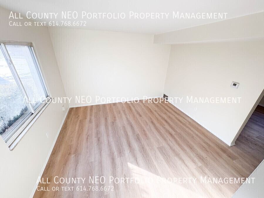 376 Woodland Ave #C - Photo 4 of 17