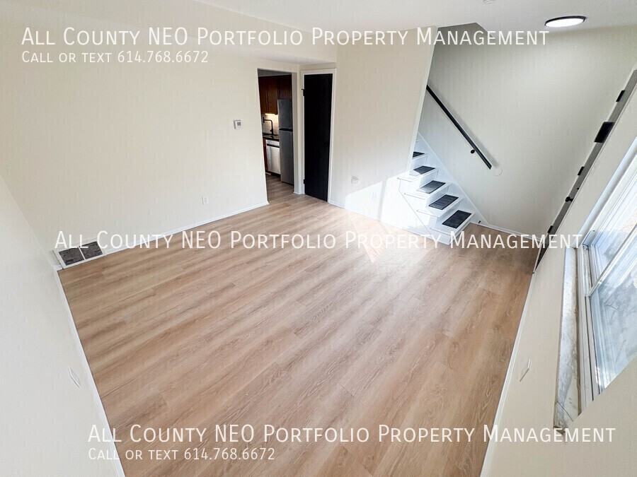 376 Woodland Ave #C - Photo 5 of 17