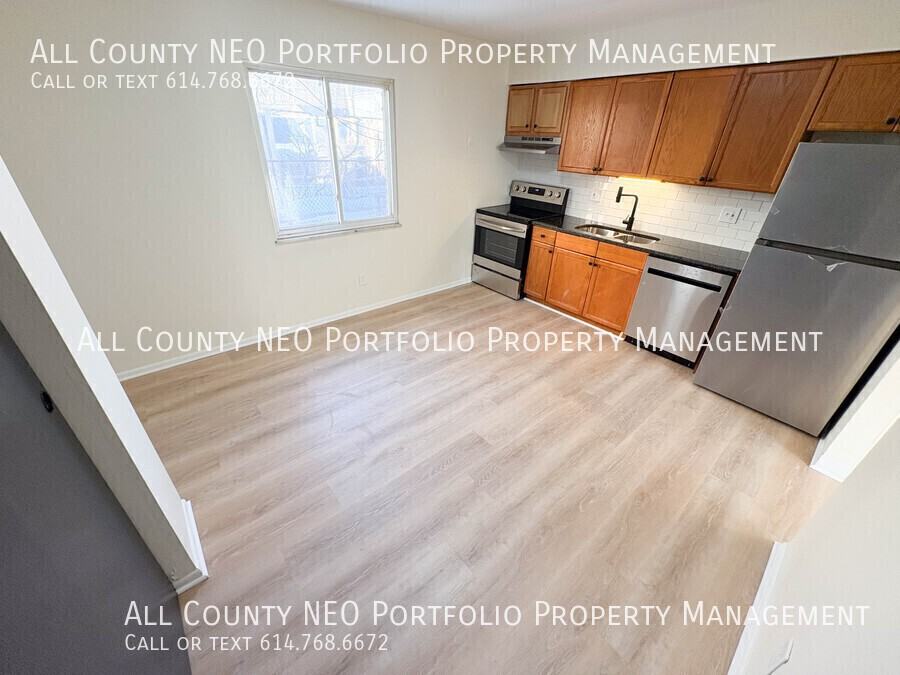 376 Woodland Ave #C - Photo 7 of 17