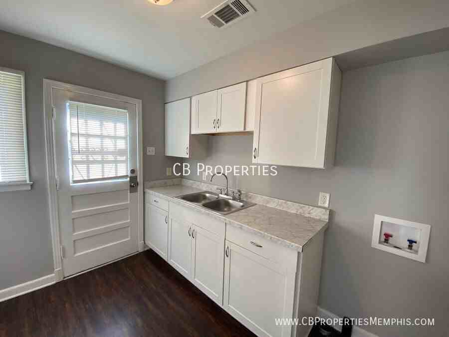 1190 Inman Cv - Photo 2 of 11