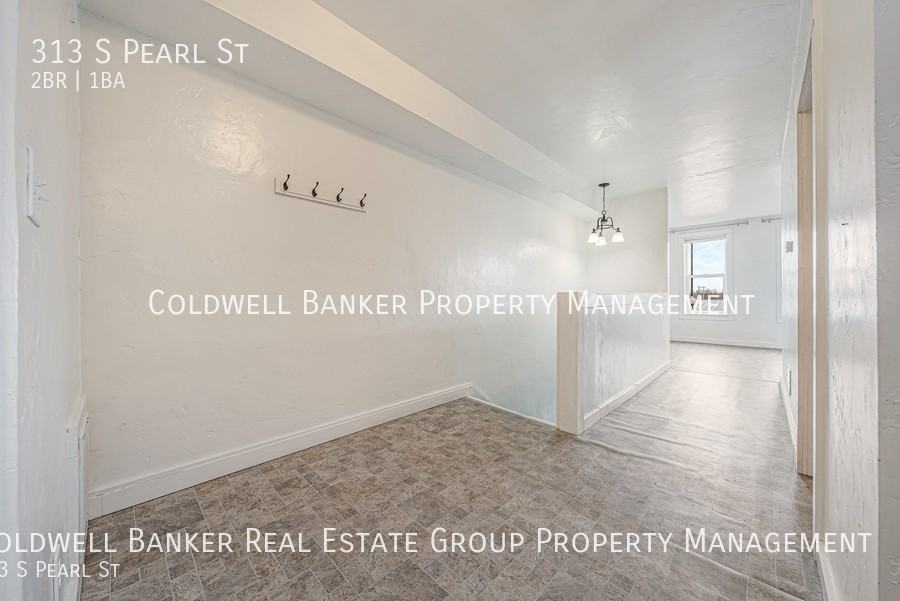 313 S Pearl St - Photo 3 of 22