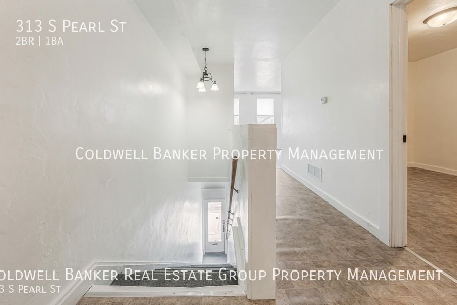 313 S Pearl St - Photo 4 of 22