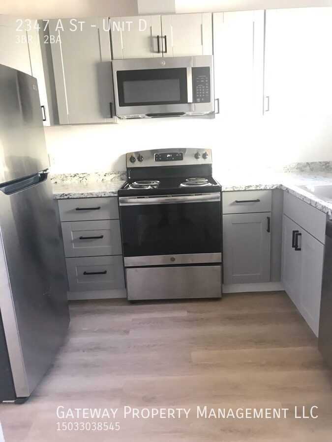 2347 A St #D - Photo 3 of 12