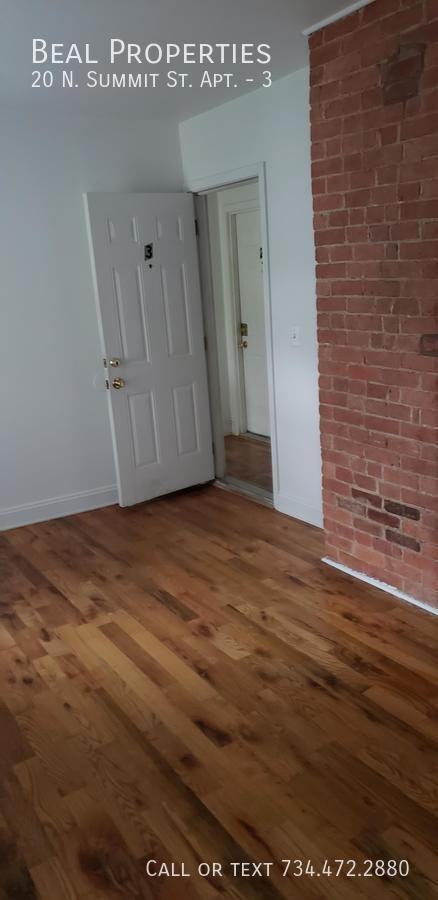 20 N Summit St #3 - Photo 4 of 13